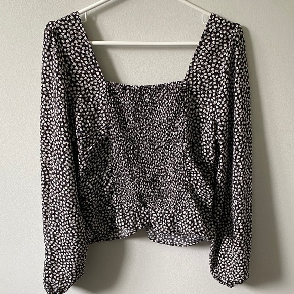 2 for $10! H&M Floral Black and White Scrunch Long sleeve Blouse M - Picture 4 of 6